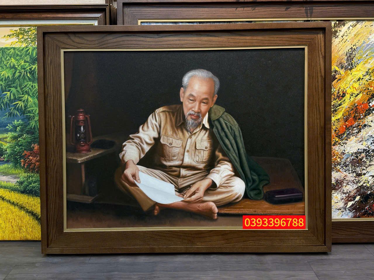 tranh Bác Hồ ngồi làm việc